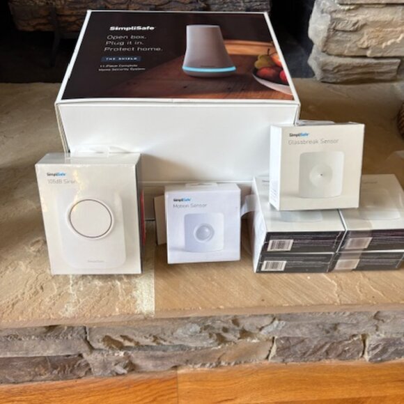 Brand New SimplSafe The Shield Complete 17 Piece Home Security System w Extras - Picture 1 of 5